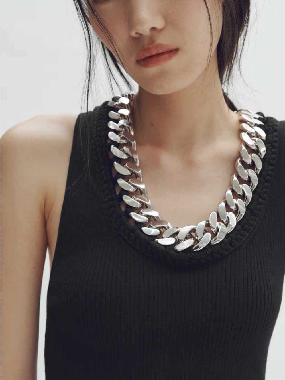 STELLA MCCARTNEY H&M
NWT BLACK CHAIN-DETAIL RIBBED TANK TOP